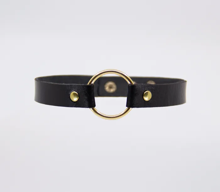 Anal | CHO027GLD BLACK CHOKER WITH GOLD RING - Love In Leather